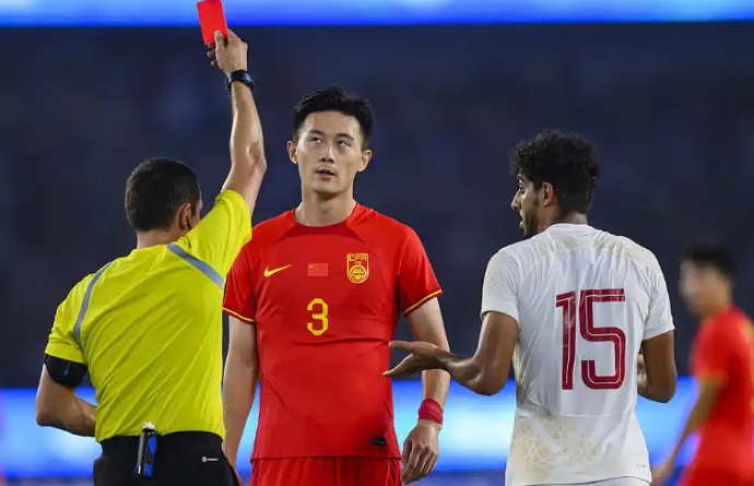 👀卢特富林3次主哨印尼全胜，亚运赛场曾红牌罚下蒋圣龙