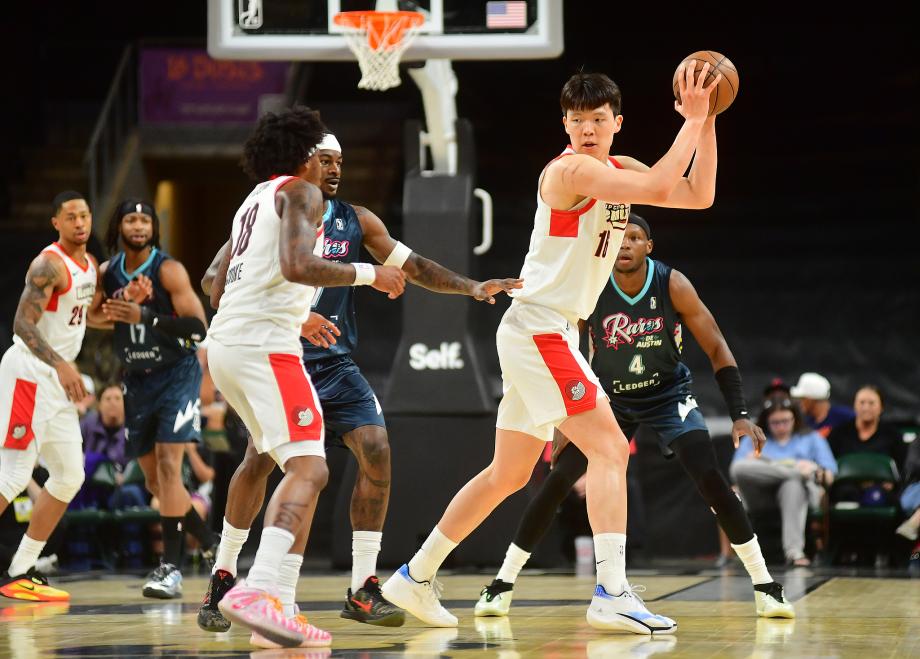 开云-杨瀚森轰18分7板4助1断1帽 混音复仇奥斯汀马刺