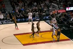 开云-凯沙德-约翰逊双手暴扣连拿4分，热火次节领先老鹰16分